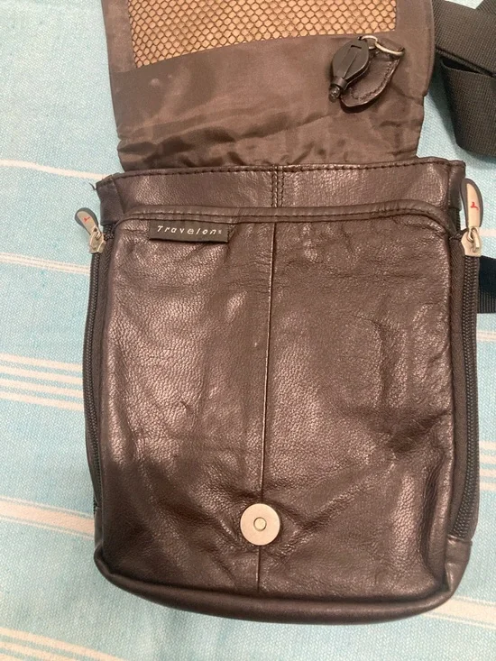 Classic Black Leather Crossbody Sling Bag for Men - Picture 6 of 8